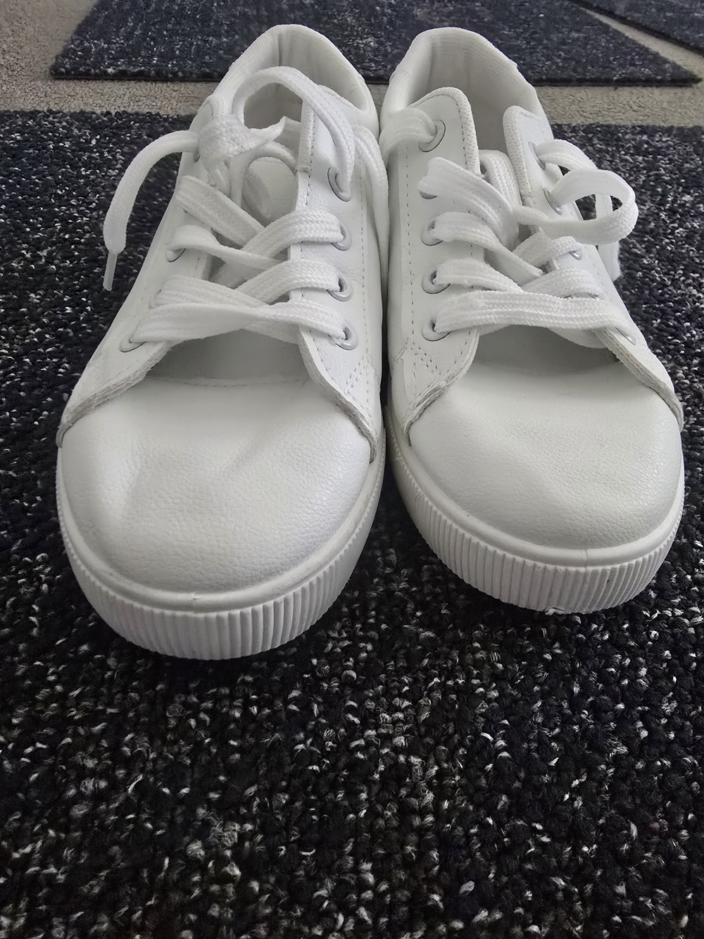 Women's White Heart Cutout Sneakers Size 6 | Like New